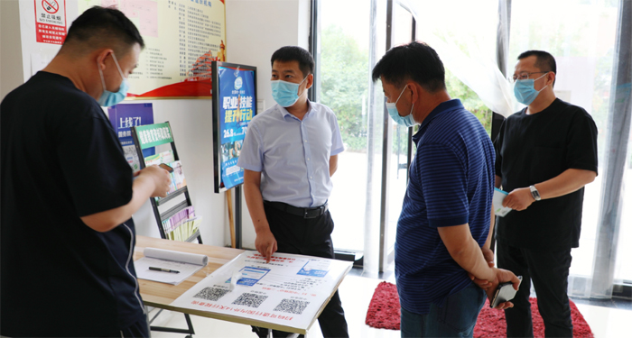 张凯波深入包保部门督导检查疫情防控工作